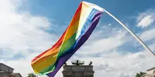 Milano Pride, il programma della “Resistenza arcobaleno”: “Prepariamo un gemellaggio con Budapest dove Orban l’ha vietato”