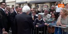“È il mio idolo presidente”: Mattarella e la fan in Lussemburgo. Lui reagisce così