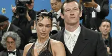 “Il matrimonio con Callum Turner? Non ho mai sognato che tipo di sposa sarei stata. Ora mi chiedo: cosa indosserò quel giorno?”: lo rivela Dua Lipa