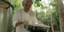 Giorgio Locatelli con le tagliatelle al ragù lascia in mutande i concorrenti di “Money Road” – VIDEO