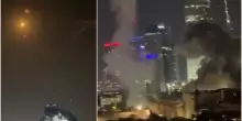 I missili iraniani colpiscono Tel Aviv: il video dell’attacco nella città israeliana. Boati ed esplosioni