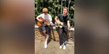 Ed Sheeran e Alfa suonano e cantano insieme: il duetto che non ti aspetti – Video