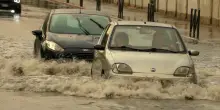 Forte temporale e vento a Monza: allagamenti, tetti divelti e alberi caduti – Le immagini