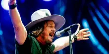 “Anche quando sei ‘sgonfio’ appena metti piede sul palco non ci pensi più”: Zucchero riparte in tour negli stadi con “Overdose d’amore” – IL VIDEO