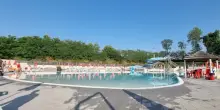 Morto il bimbo di 4 anni caduto nella piscina di un parco acquatico venerdì scorso