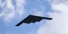 La missione Usa dei bombardieri B2 in Iran. Due decollati dal Missouri per fare da “esche”. 30 missili dai sottomarini