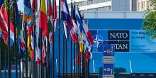 Vertice Nato, cresce la pressione sul 5% in spesa militare. Madrid: “Target raggiunti con il 2,1%”. Trump attacca