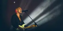Alex Britti, grande festa per la sua carriera con Marco Masini, Mario Biondi e Clementino – IL VIDEO