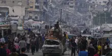 L’Idf apre il fuoco sulle persone in attesa di aiuti a Gaza: quasi 50 morti in 24 ore. L’Onu: “Fame usata come arma”