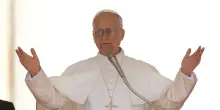 Papa Leone XIV contro il riarmo: “Che la guerra porti pace è falsa propaganda. I soldi vanno ai mercanti di morte”