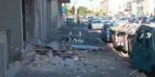 Bomba carta contro palestra di boxe a Ostia: danni al locale e alle auto – Video