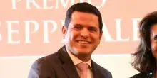 Sicilia, il presidente dell’Ars Gaetano Galvagno indagato per corruzione. L’opposizione: “Venga a riferire in aula”