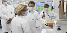 Pfizergate, la destra presenta una mozione di sfiducia contro Von der Leyen. I partiti italiani per ora si sfilano