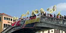 Eni battuta dai comitati: stop all’inceneritore di fanghi a Porto Marghera. Decisivo il parere dell’Iss