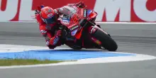 Moto Gp, Marc Marquez conquista anche il circuito di Assen. Secondo Bezzecchi, terzo Bagnaia