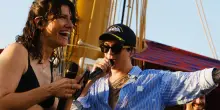 Elisa canta in barca al largo di Trieste. Tra gli ospiti a bordo: Emma, Tananai, Rkomi, Rkomi, Shablo e Samuel dei Subsonica – IL VIDEO