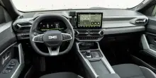 Tecnologia, ergonomia e comodità. Ecco i segreti degli interni di Dacia Bigster
