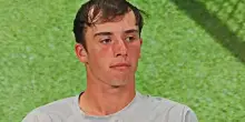 Oliver Tarvet affronta Alcaraz: storia del tennista-studente nr. 733 al mondo obbligato da una regola a spendere tutti i soldi incassati a Wimbledon