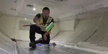 “Attenzione, c’è un serpente sull’aereo e può essere velenoso”: panico tra i passeggeri a bordo, le autorità chiamano un esperto “acchiappaserpenti”