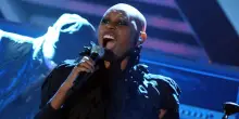 “Un ladro si è finto cameriere per entrare nella mia stanza d’albergo e rapinarmi. Ho avuto tanta paura”: la disavventura di Skin degli Skunk Anansie