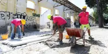 Ordinanze anticaldo, la beffa per chi lavora in cantieri di pubblica utilità: non si fermano automaticamente