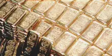 Il prezzo dell’oro sale ancora: nuovo record a 4.242 dollari l’oncia