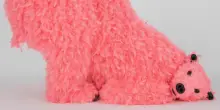 Perché gli orsi piumati di Paola Pivi sono diventati icone pop dell’arte contemporanea internazionale
