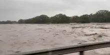 Texas, fiume esonda e travolge una zona con centri estivi e campi scout: morti e dispersi, anche bambini