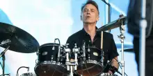 “Dopo 27 anni fantastici, ho compiuto gli ultimi passi sulla pedana della batteria per i mitici Pearl Jam”: Matt Cameron ha abbandonato la band