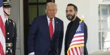 El Salvador trasformato da Bukele in Paese modello per le destre. Ma il suo governo ha trattato con le gang