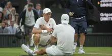 Sinner ai quarti di Wimbledon: vede l’inferno, poi Dimitrov si ritira. “Non mi sento vincitore”