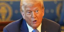 Trump cambia idea sullo stop alle armi a Kiev. E accusa Putin: “Dice un sacco di stronzate, sta uccidendo molti uomini”