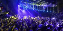 A Ibiza le ambulanze non bastano per via delle discoteche e scoppia la polemica: “Ingiusto che sia la popolazione locale a pagare”
