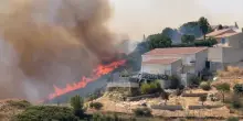 L’incendio a Marsiglia fa paura: le fiamme a pochi metri dalle case – Video
