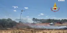 Incendi a Sassari e alla Maddalena, fiamme vicino alle case: persone evacuate via mare – Video