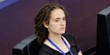 Carola Rackete lascia il Parlamento europeo: l’ex capitana Sea Watch si dimette