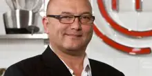 “Bullo con la testa pelata”: Rod Stewart contro Gregg Wallace, il conduttore di Masterchef Uk licenziato dalla Bbc. La storia