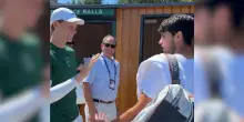 “Jannik, come stai?”: l’incontro tra Sinner e Alcaraz alla vigilia della finale di Wimbledon – Video