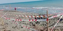 Morto sepolto dalla sabbia a 17 anni, indagato il padre per omicidio colposo