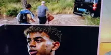 Bufera su Yamal per uno “show” con dei nani al suo compleanno: “Inaccettabile, la nostra comunità non è intrattenimento”