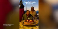 Renato Pozzetto compie 85 anni e spegne le candeline con amici e parenti: le immagini