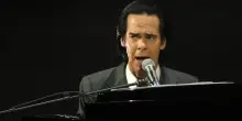 Un concerto di Nick Cave ti resta addosso, è stato così a Mantova (ancora una volta)