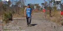 Il principe Harry come la principessa Diana: in Angola tra i campi pieni di mine antiuomo per sostenere The Halo Trust – Video