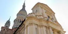Novara, due ragazzi si arrampicano sulla cupola di San Gaudenzio per fare delle foto: fermati e identificati