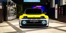 Renault 5 Turbo 3E debutta in Italia. La supercar compatta elettrica presentata a Milano