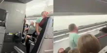 “Prendetemi il mio caricabatterie dalla stiva, avete scherzato con la persona sbagliata”: passeggero scatena il caos su un volo American Airlines prima del decollo