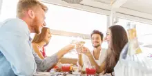 “Chi sono i vecchi oggi? I trentacinquenni”. La risposta della Generazione Z è impietosa, ma sul sesso sono d’accordo “non esiste un’età in cui si è più desiderabili”