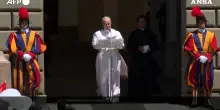 “Stop alla barbarie della guerra, sia raggiunta una soluzione di pace”: le parole del Papa all’Angelus