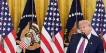 Trump e la minaccia alla squadra di football: “I Commanders tornino a chiamarsi Redskins o blocco lo stadio”