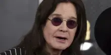 Ozzy Osbourne è morto: il leader dei Black Sabbath aveva 76 anni. Era malato di Parkinson
